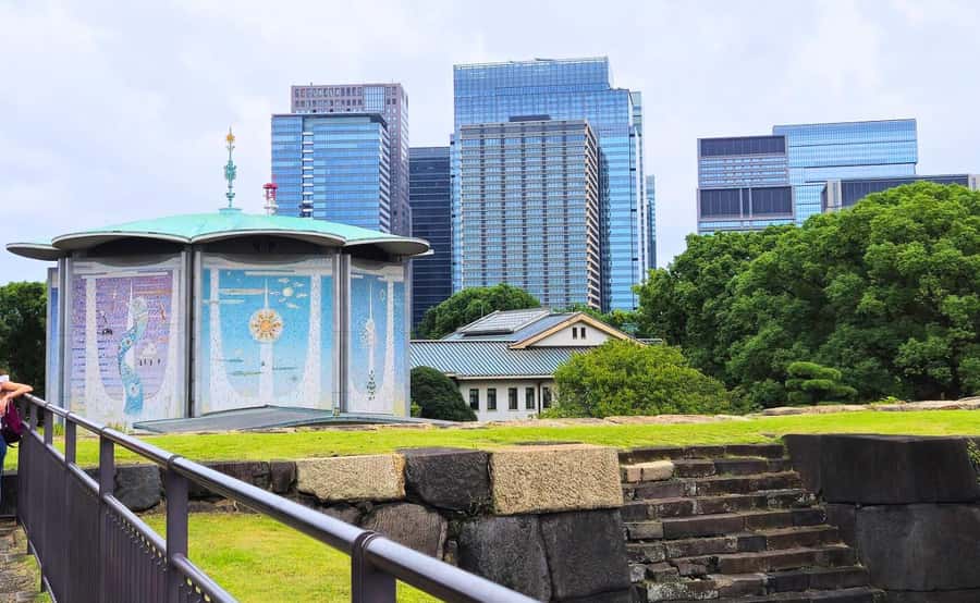 Tokyo: Imperial Palace Japanese History Walking Tour - Through Otemon Gate and Into the Castle Grounds