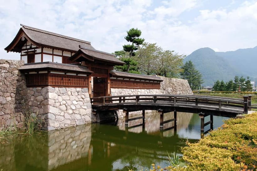 Tokyo: Nagano Snow Monkeys and Zenkoji Tour with Temples - Five things to know before booking