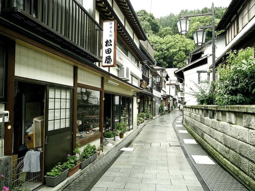 Tokyo: Nagano Snow Monkeys and Zenkoji Tour with Temples - Zenko-ji Temple gives the day its spiritual center