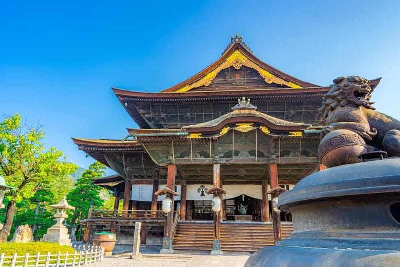 Tokyo: Nagano Snow Monkeys and Zenkoji Tour with Temples - A private vehicle makes the long day easier