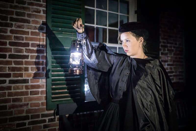 Toronto: Dark History Nighttime Walking Tour - Spirits of the Distillery and its industrial past