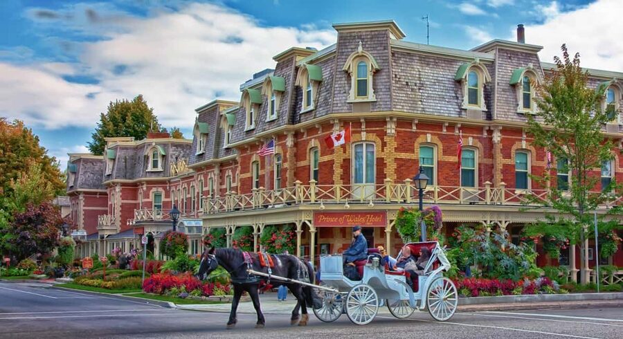 Toronto: Niagara Falls & NOTL Heritage Town Guided Day Tour - The Floral Clock and Niagara Parkway
