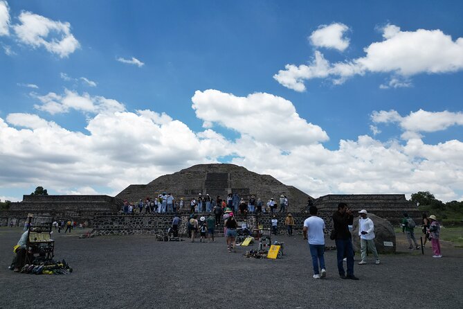 Tour to Teotihuacan with visit to ancient caves and CDMX transportation - Agave, obsidian, and regional drinks
