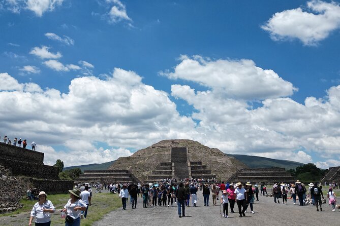 Tour to Teotihuacan with visit to ancient caves and CDMX transportation - Pickup from Polanco, Roma, Condesa, and Centro
