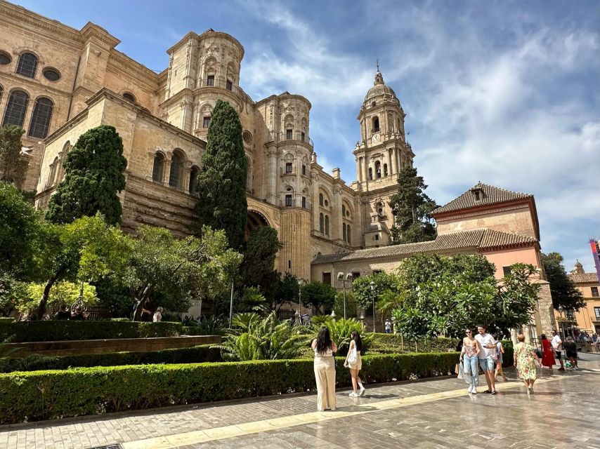 Ultimate Malaga: History and Tapas All Included - The second tapas bar and Málaga after dark