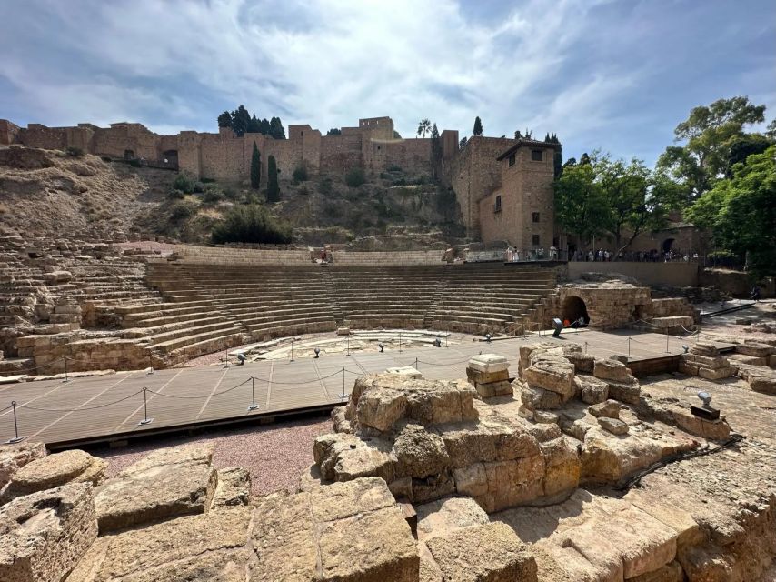 Ultimate Malaga: History and Tapas All Included - What the guides add to the experience