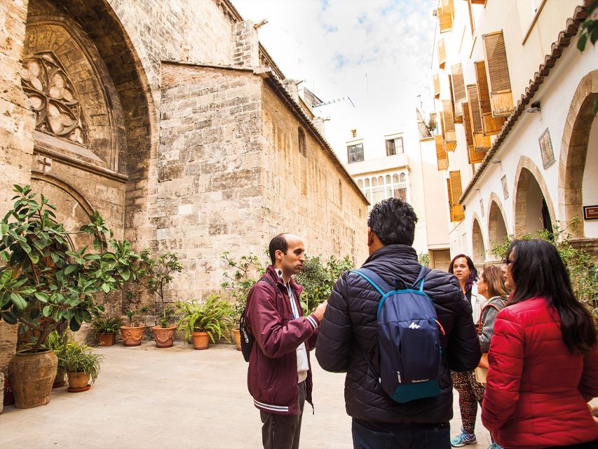 Valencia: Essentials and World Heritages Sites Walking Tour - What the guides add to the experience