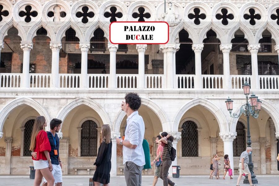Venice: City Center Historical Guided Walking Tour - The VR gallery adds a different kind of history lesson