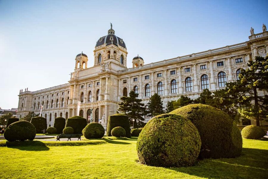 Vienna: Ticket to the Museum of Natural History - The lower floor: fossils, minerals, gold, and early humanity