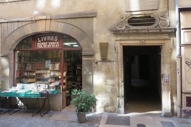 Vieux Lyon Cultural & Historical Walking Guided Tour (English) - From courthouse history to modern Lyon