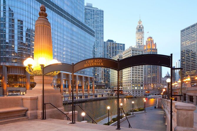 Walkin' with Colin: Chicago History-Mystery-Comedy-Tragedy Tour - Key points at a glance