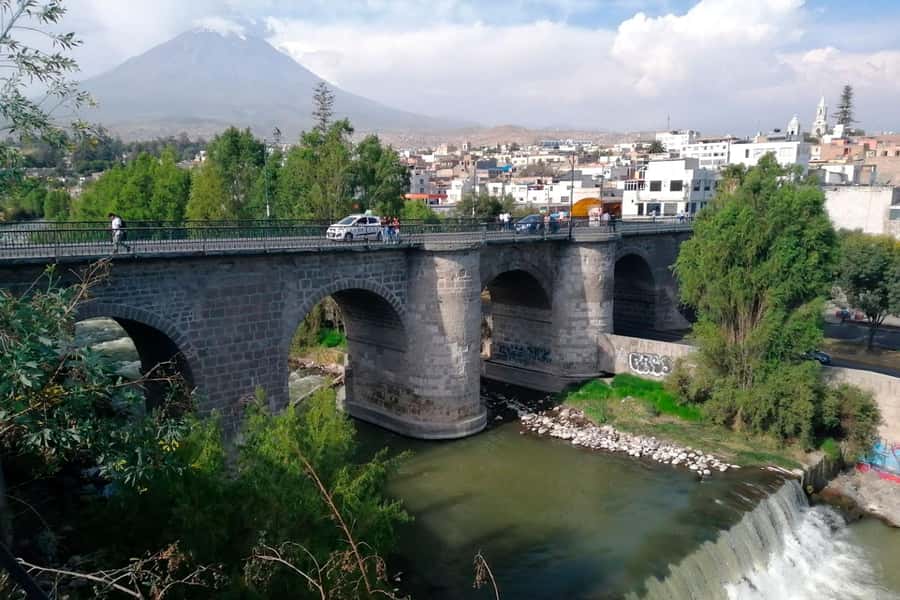 Walking tour in the Historic Center of Arequipa - What the guides add to the walk