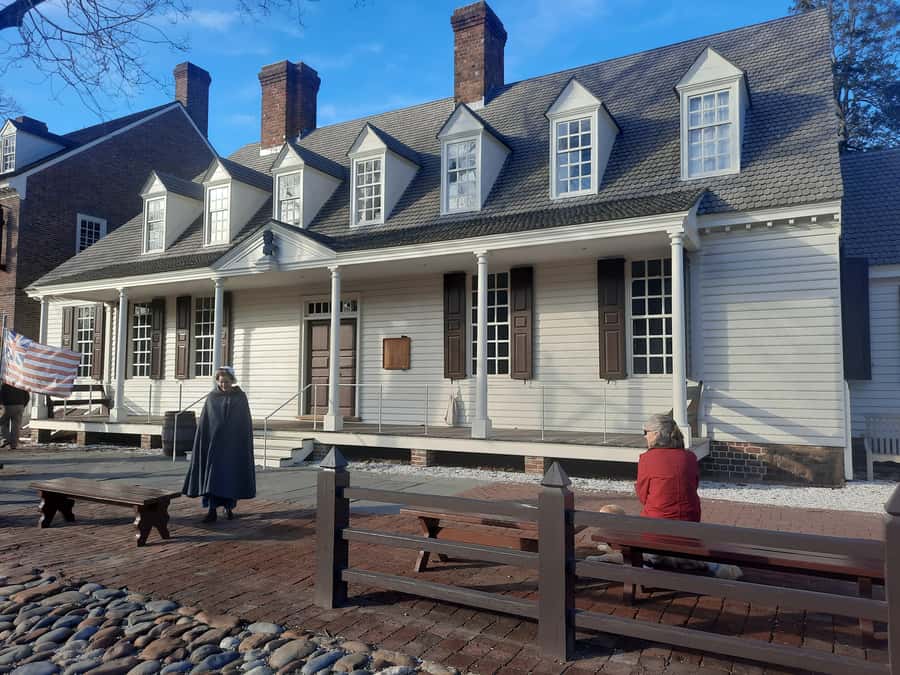 Williamsburg: The Patriots Historical Walking Tour - Raleigh Tavern and the private side of rebellion