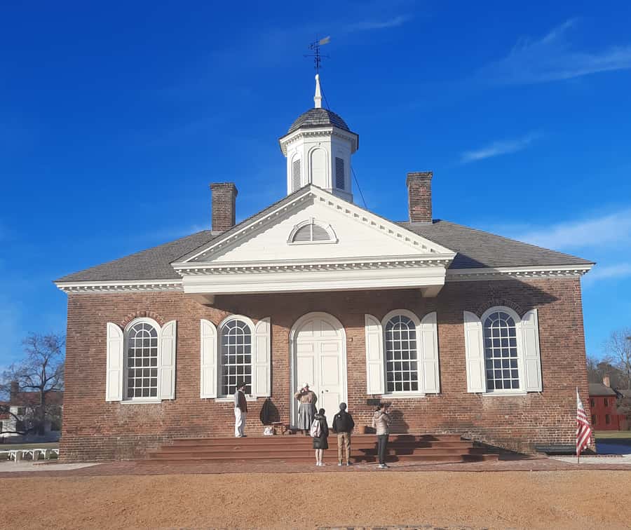 Williamsburg: The Patriots Historical Walking Tour - Heat, rain, access, and practical planning
